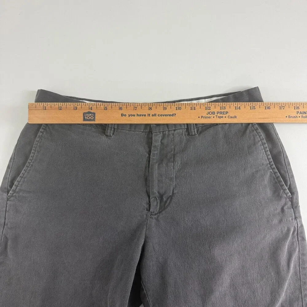 Old Navy Ultimate Slim Built-In Flex Shorts Men's 32 Gray 10 Inseam Chino